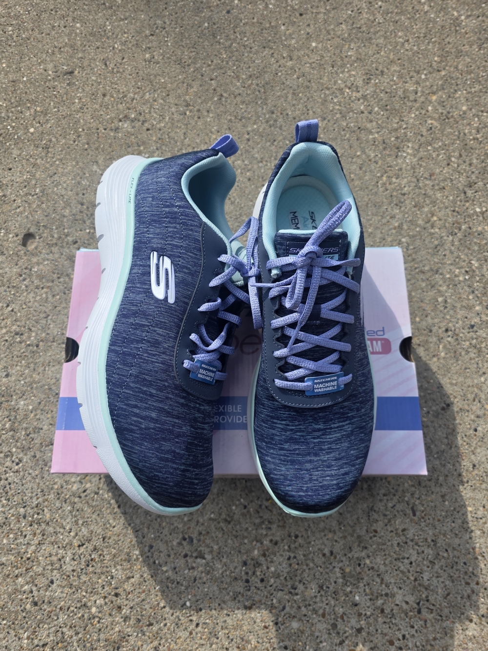 Skechers Women’s  Blue Memory Foam Sneaker Size 8